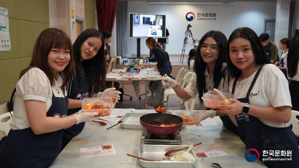 탐마삿대학교 한국어학과 한국문화 체험행사